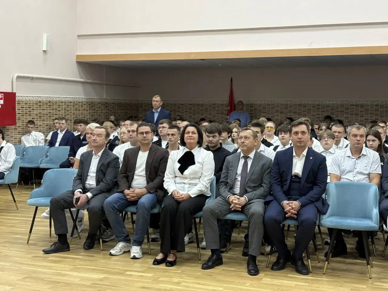 Михаил Луканин выступает на линейке