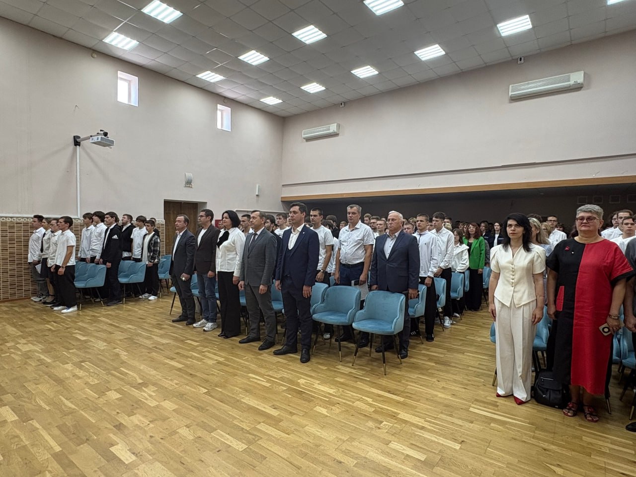 Михаил Луканин выступает на линейке